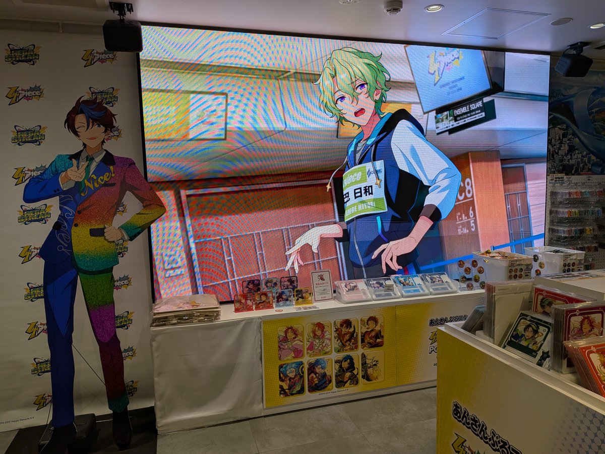 あんスタポプショとESストアにEdenポスター貰いに久し振りに秋葉行っ