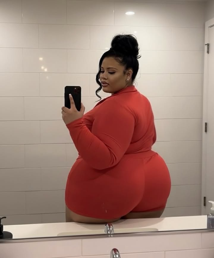 PlusSizeHub_1's tweet image. Nicole