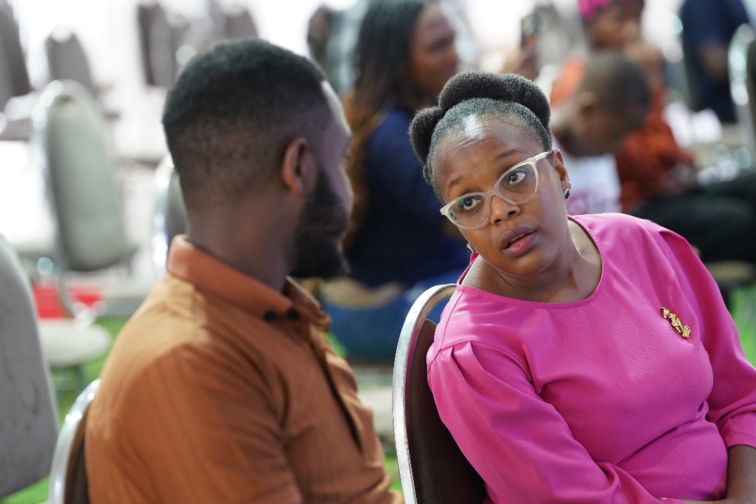 blacks_je32494's tweet image. Me asking a random girl for her earring so I can remove my SIM card