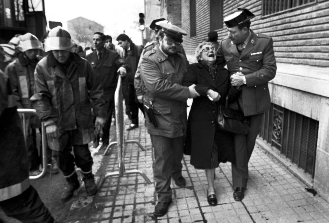 El 11 de diciembre de 1987 se produjo el atentado contra la casa cuartel de Zaragoza, perpetrado por la banda terrorista ETA. Llevado a cabo con la explosión de un coche bomba con unos 250 kg de amonal, ocasionando 11 muertos (entre ellos cinco niñas) y 88 heridos