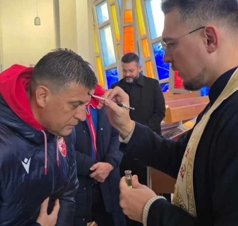 G75iYk_XEAAHT1w?format=jpg&name=900x900