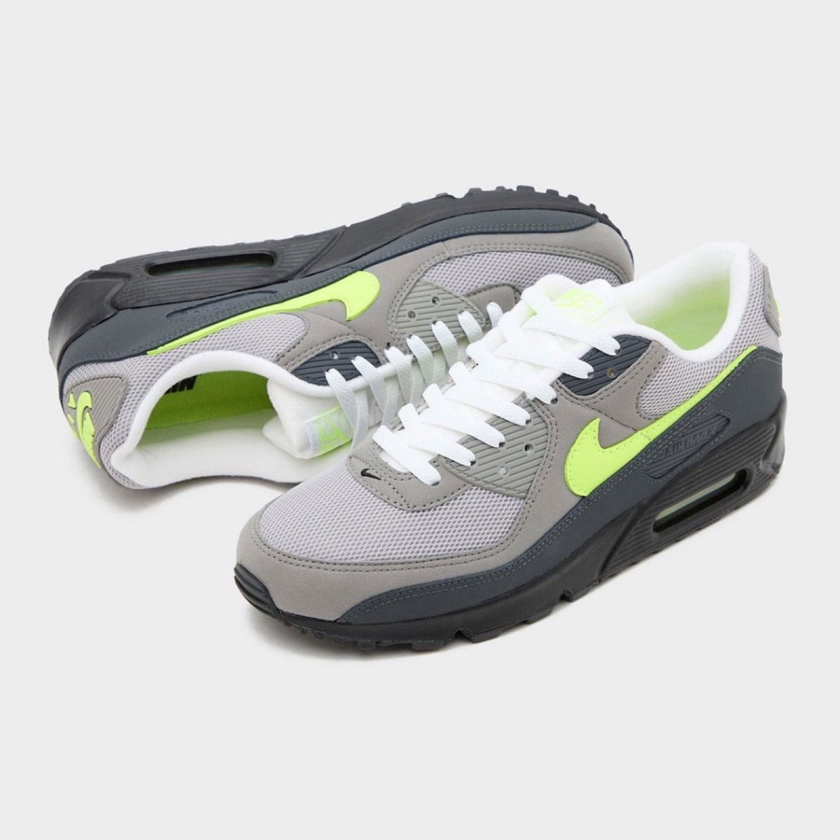 Sneaker Bar Detroit tweet media