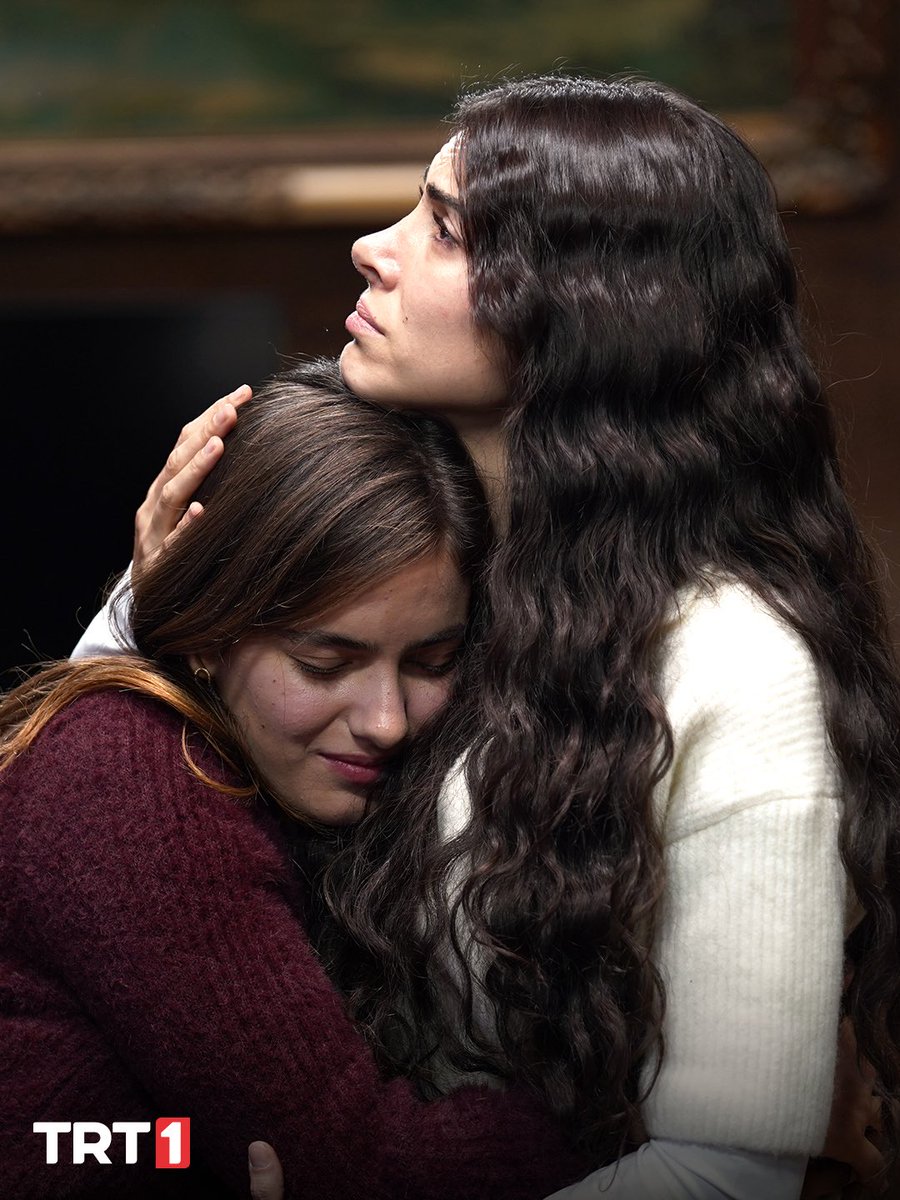 tasacakbudeniz's tweet photo. Yeni fotoğraflar geldi. 📸 Cuma’ya hazırız. 😍

#TaşacakBuDeniz yeni bölümüyle yarın ve her Cuma 20.00’de @trt1’de! https://t.co/Af1XfFm3nz