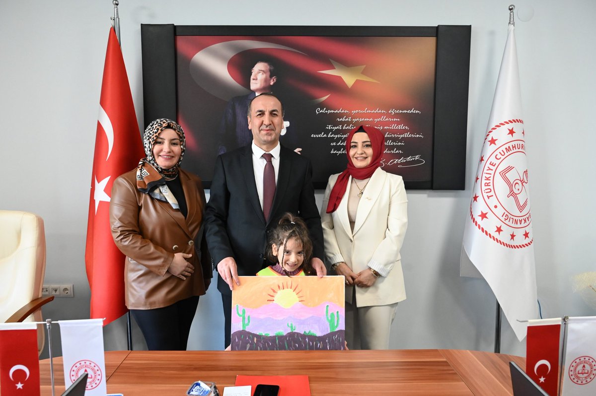 Miniklerden Anlamlı Ziyaret 🌸🍬

Özel Kırmızı Bahçe Anaokulu’nun değerli öğretmenleri ve minik öğrencileri, İl Millî Eğitim Müdürümüz Halil YÜCEL’i makamında ziyaret etti.

Gerçekleştirilen bu ziyaret dolayısıyla öğretmenlerimize ve öğrencilerimize teşekkür ederiz.