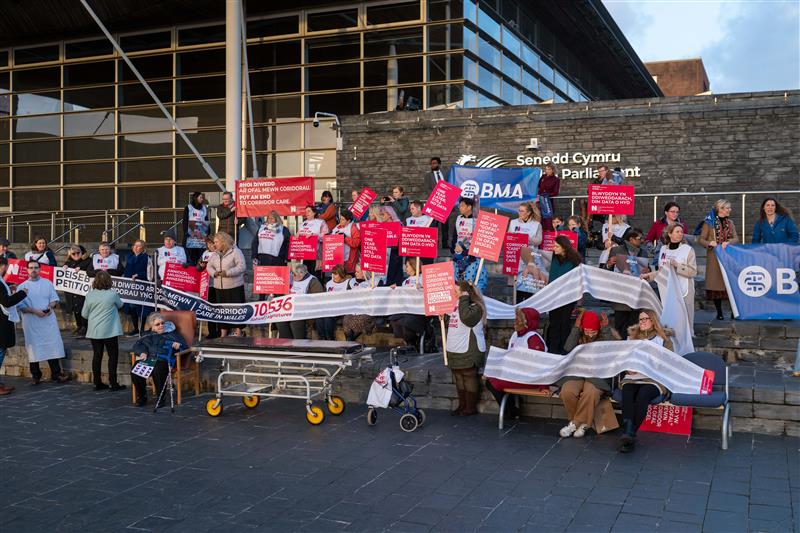 Yesterday <a href="/BMACymru/">BMA Cymru Wales</a> members joined forces with nurses to call for an end to corridor care in Wales, demonstrating outside the Senedd.

There must be immediate action to end this dangerous and undignified practice.

Read more: bma.org.uk/news-and-opini…