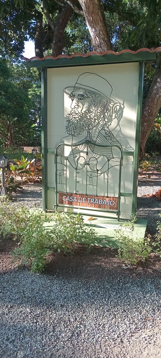 VCEncomil's tweet photo. En el día de ayer una representación de nuestra UEB visitó la Casa de trabajo de Fidel situada en Santa Clara, como parte de las actividades programadas por el Triunfo de la Revolución.
#encomil #100AñosConFidel #FidelPorSiempre https://t.co/B227jj7X2E