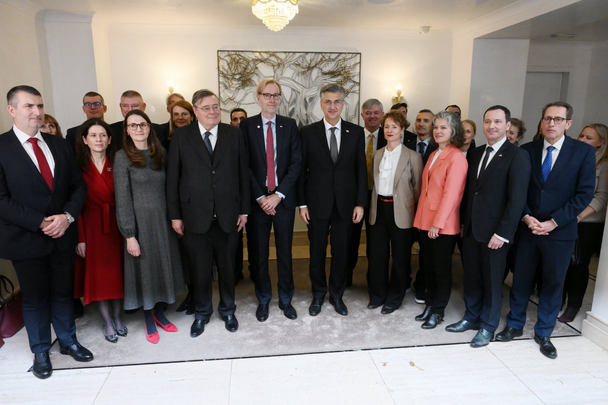 Povodom završetka danskog predsjedanja Vijećem Europske unije, održali smo redoviti susret s veleposlanicima država članica EU-a, čiji je domaćin 🇩🇰 veleposlanik Ole Henrik Frijs-Madsen <a href="/DKAmbCroatia/">Ole Frijs-Madsen</a>.

➡️Razgovarali smo o globalnim okolnostima s kojima se suočava Europska unija