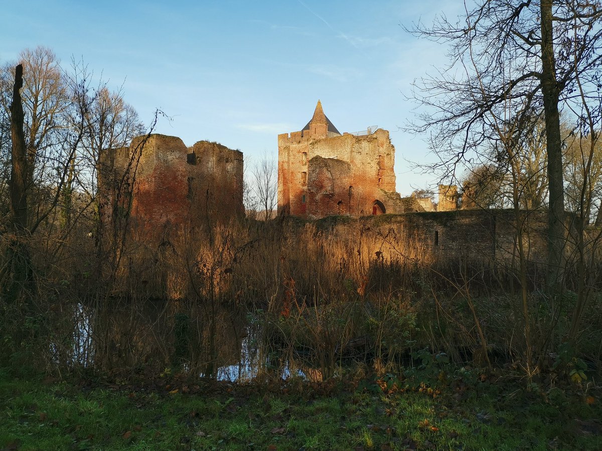 vrijezangvogel's tweet image. #ommetje #stroll Het ziet er idyllisch uit. Maar dit #stilte gebied was verre van stil vanmiddag tgv races op circuit in Zandvoor, 10km, en soms laagovervliegende vliegtuigen. Motoren maken nog meer lawaai dan raceauto's. Maar even de #zon zien, heerlijk! 

#Foto_Adventskalender