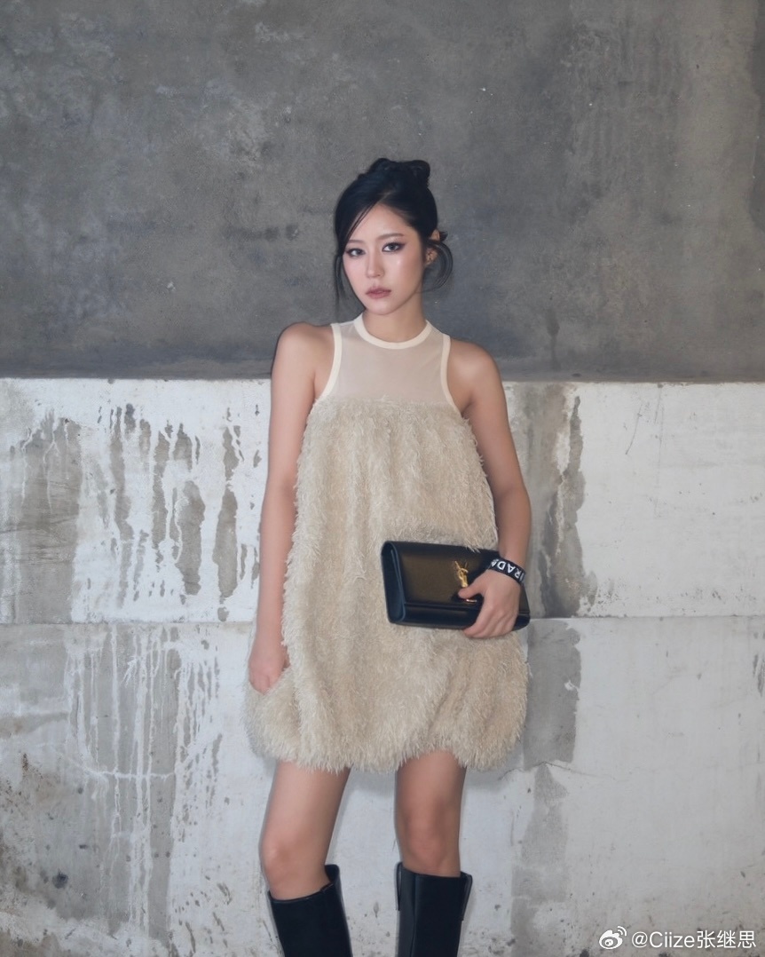 CiizeDaisy's tweet image. [Ciize Update] Weibo 111225

(😜)

Weibo : Ciize张继思
🔗 weibo.com/7929832479/QhU…

#ciizezphr #CiizeRutricha #MyFanze