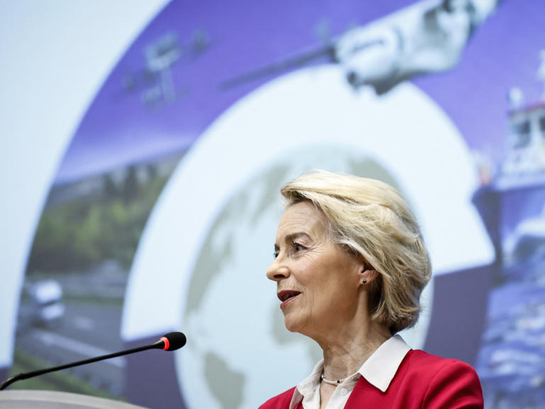 🇦🇹 Familiennachzug - EU-Kommission droht Österreich mit Klage

Und schon der nächste Angriff auf unsere Souveränität. Frau <a href="/vonderleyen/">Ursula von der Leyen</a> soll gefälligst respektieren, dass es sich um unser Geld um unser Land, um Geld welches Österreichische Staatsbürger für Österreichische