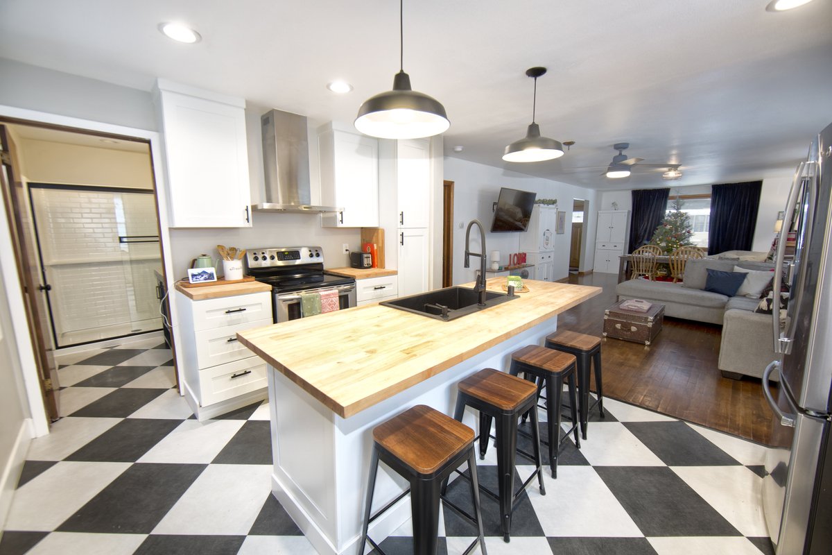 MarciniakTeam's tweet image. NEW LISTING ALERT!! 
1575 S 77th ST West Allis, WI 53214
Call us today to schedule your private showing at 414-604-1362!