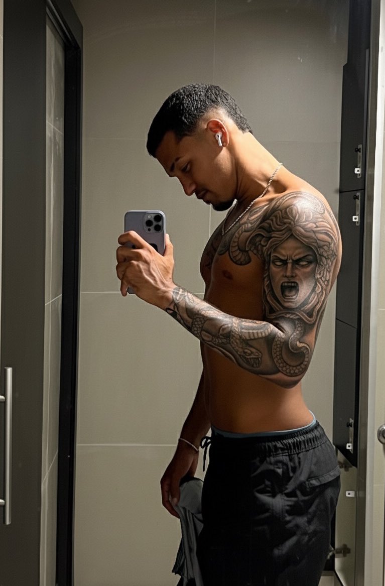 Latino Americano 𓃦 tweet media