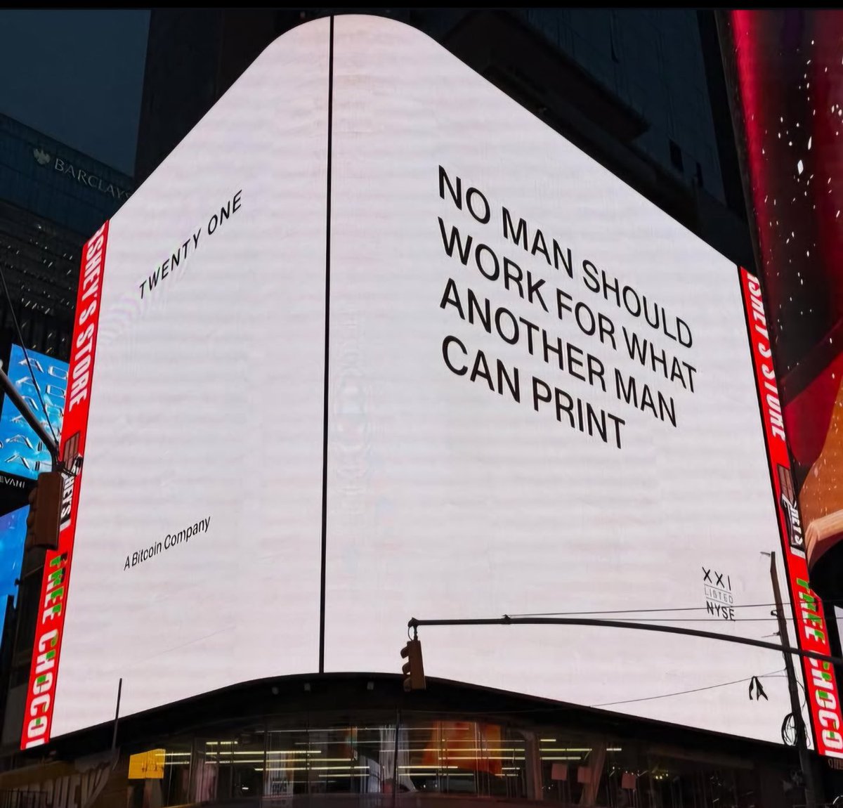 R38TAO's tweet photo. Essa é a foto da semana, propaganda na Times Square:

Nenhum homem deveria trabalhar por algo que outro homem pode imprimir. https://t.co/Ln7IZikHx6