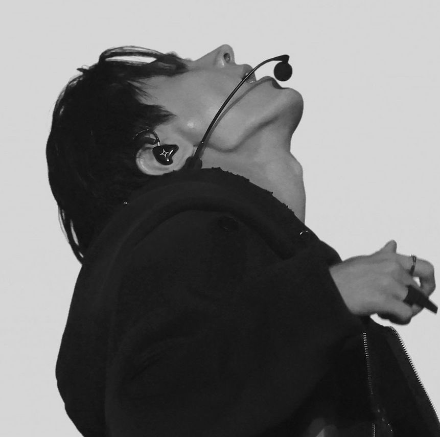 smoothpjs's tweet image. the most perfect side profile ever.