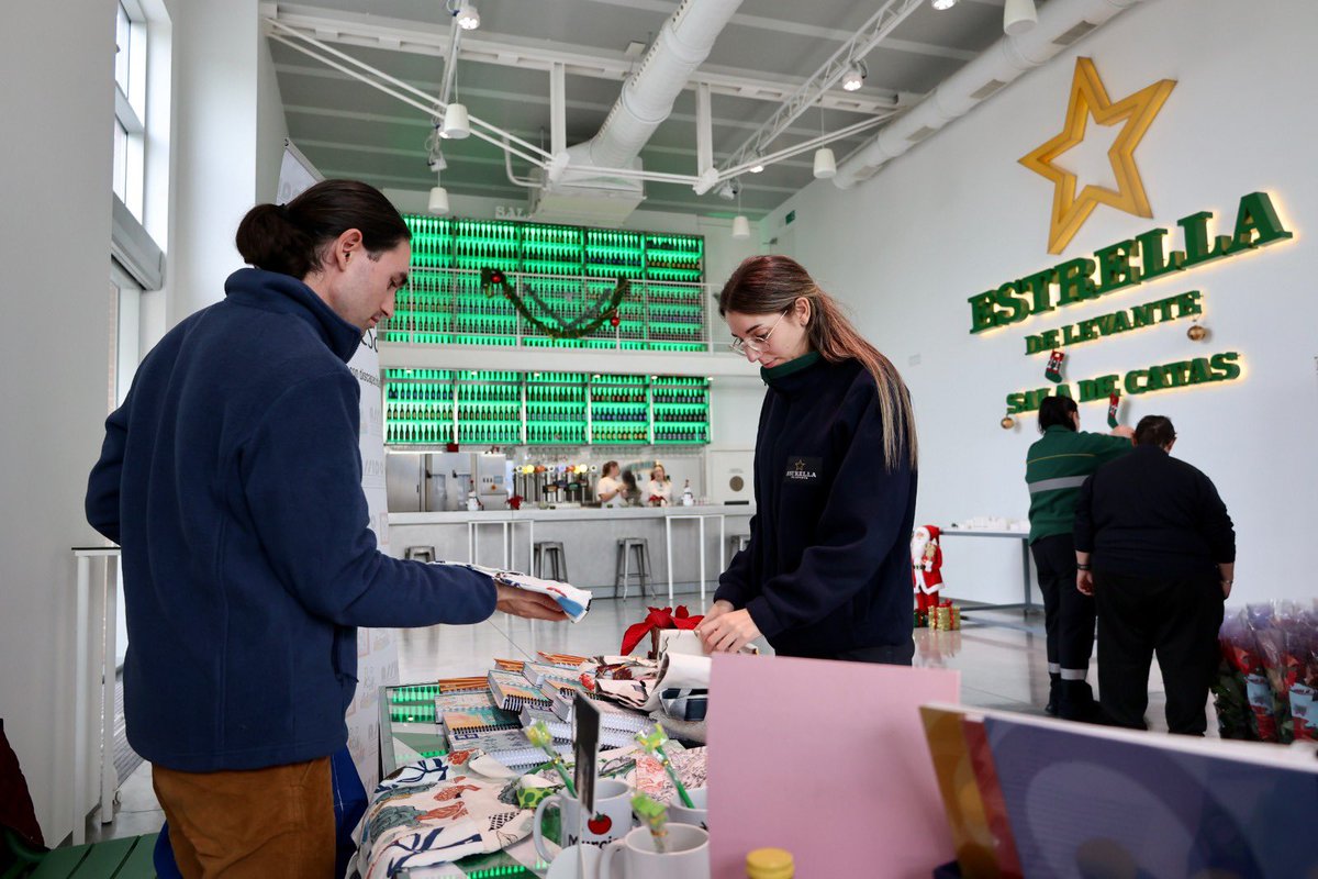 FEstrellaLevan's tweet photo. Desde la Fundación hemos celebrado una nueva edición del Mercadillo Solidario de Navidad con la participación de FEYCSA, @Astrapace y la Fundación Ronald McDonald @FundacionRonald 

Los beneficios se destinan íntegramente a cada entidad, apoyando sus proyectos y labor social. https://t.co/xVzUmKGcDb
