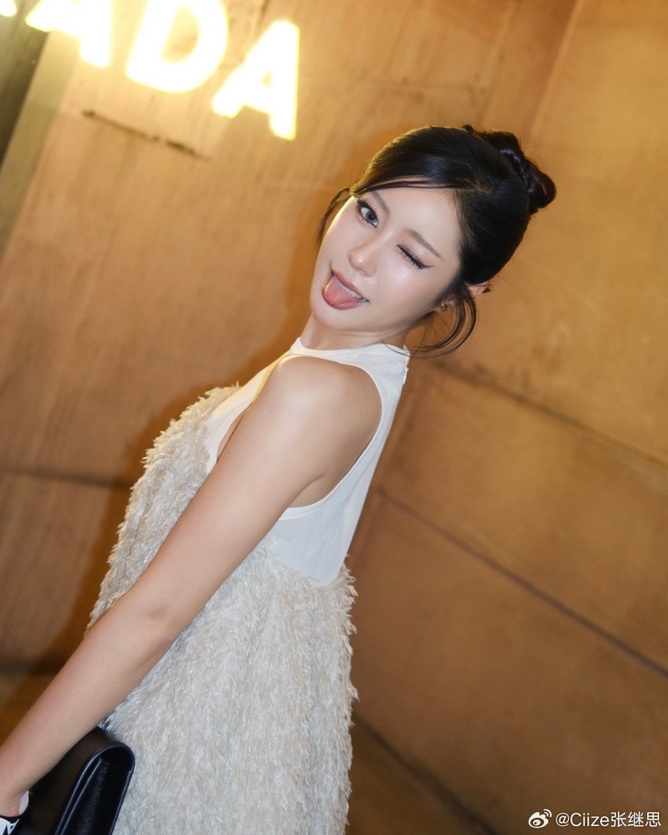 CiizeDaisy's tweet image. [Ciize Update] Weibo 111225

(😜)

Weibo : Ciize张继思
🔗 weibo.com/7929832479/QhU…

#ciizezphr #CiizeRutricha #MyFanze
