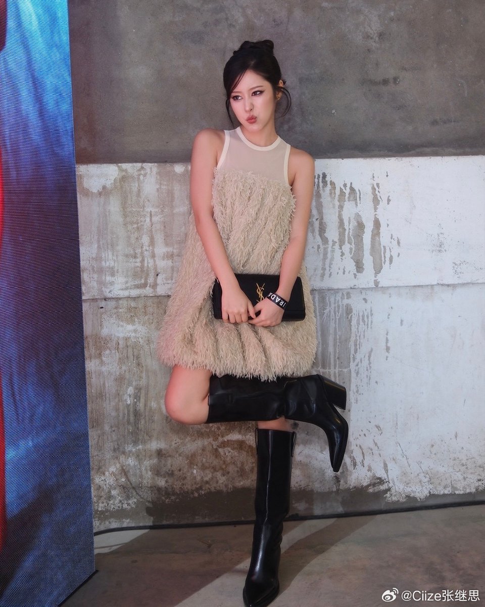 CiizeDaisy's tweet image. [Ciize Update] Weibo 111225

(😜)

Weibo : Ciize张继思
🔗 weibo.com/7929832479/QhU…

#ciizezphr #CiizeRutricha #MyFanze