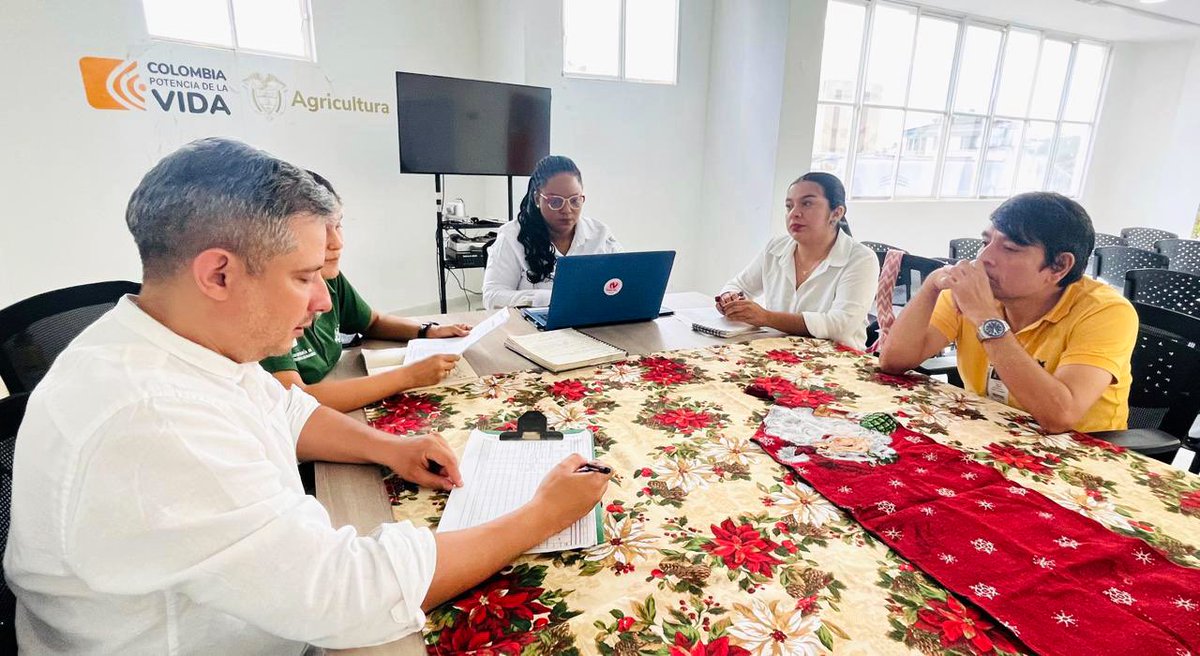 🌳 #ConDignidadCumplimos

El director territorial Robert Barreto y el equipo étnico  realizan seguimiento al avance del cumplimiento de la medida cautelar destinada a garantizar la seguridad alimentaria del 🛖 Resguardo Indígena Naexil Put, del pueblo Jiw, en #PuertoConcordia. 🌱