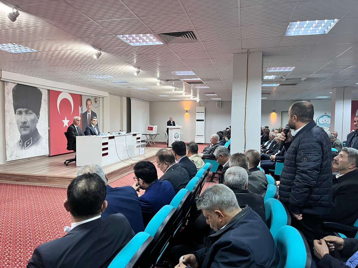 bozovakaymakam's tweet photo. Kaymakamımız Sn. Reşit Özer ÖZDEMİR başkanlığında; ilçe kurum amirleri ile mahalle muhtarlarının katılımıyla, kamu hizmetlerinin etkinliği, mahallelerin ihtiyaç ve talepleri ile yürütülen çalışmaların kapsamlı şekilde ele alındığı değerlendirme toplantısı gerçekleştirildi. @rozerozdemir