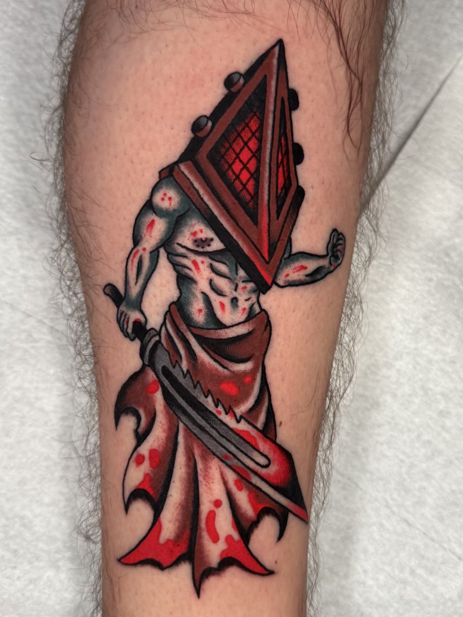 AndrewTattoo_'s tweet photo. Pyramid head type shit https://t.co/HzC1lpAX2t