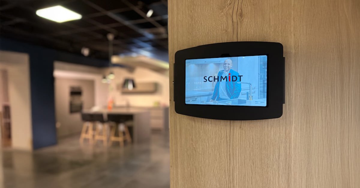 CompuLocks's tweet image. Schmidt &amp;amp; Cuisinella replaced paper labels with Samsung tablets in our secure enclosures, bringing a cleaner and more interactive showroom experience to every location.

See the full story: bit.ly/4iMiMIn
#TabletMounts #Compulocks #ITSolutions
