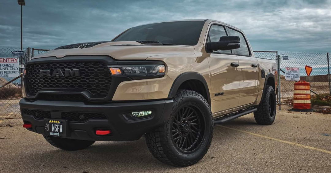 CustomWheelsExp's tweet image. 🚧🚧🚧Caution🚧🚧🚧
2025 Ram 1500 Rebel 4x4 sittin' on a set of 20x10 @TISWheels 553B wheels ready to get dirty at work.

Shop the TIS 553 -&amp;gt; ow.ly/c4cU50XFGCO

@ATDWheels #TEAMTIS #Ram1500 #RebelTruck #TISWheels