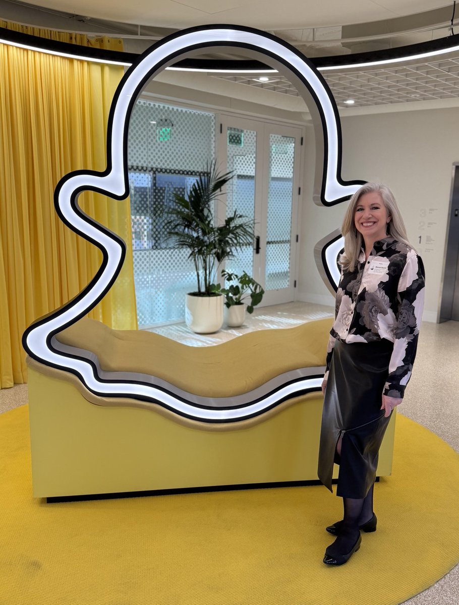 PositiveOrg's tweet image. The Center for Positive Organizations has developed an exciting partnership with @Snap to focus on research and teaching related to igniting organizational excellence through elevating the human experience of work. 💛