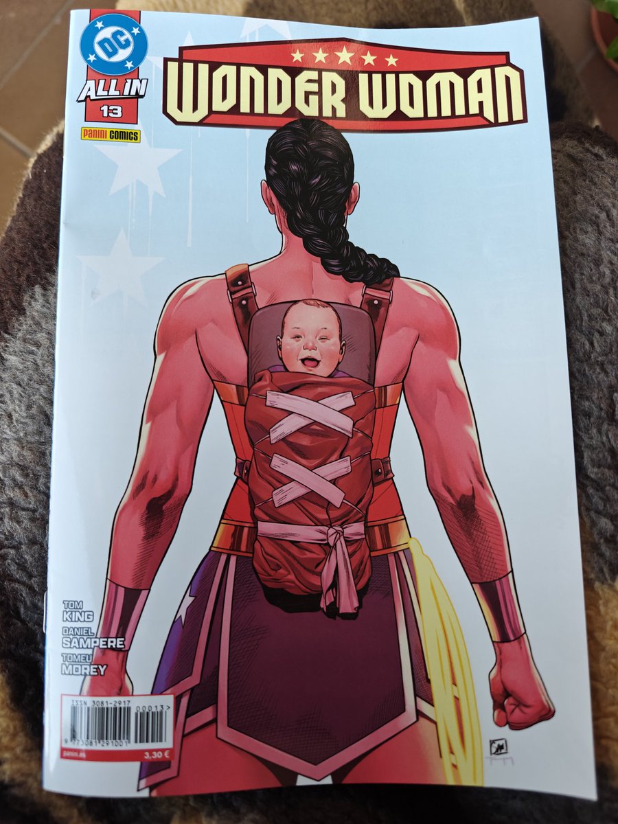 Leyendo este número de Wonder Woman, me queda muy claro, que al menos en mi caso, yo esta colección, que es muy buena, la disfrutaría mucho más leída en tomo, recopilando arcos argumentales para poder disfrutarlos de un tirón.Edita <a href="/PaniniComicsEsp/">Panini Cómics España</a>.