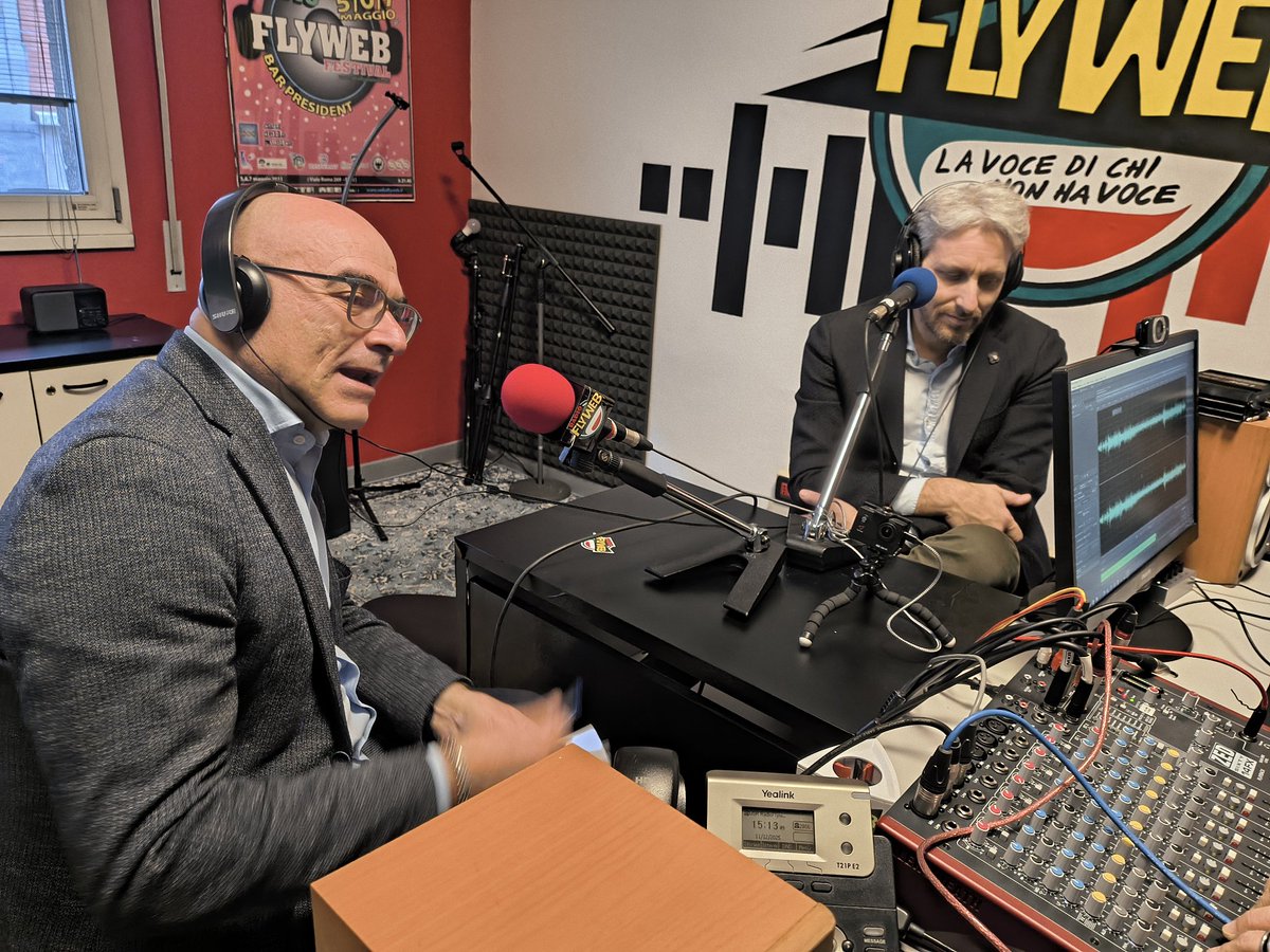 Cisl_ER's tweet image. #Bologna Questo pomeriggio l'assessore regionale @GiovanniPaglia e il segretario generale CISL #EmiliaRomagna @filippopieri sono stati ospiti negli studi di @FlywebRadio per parlare di #Youz5 e di #giovani ... ma anche di #lavoro #casa #mobilità ... e tanto altro ancora…