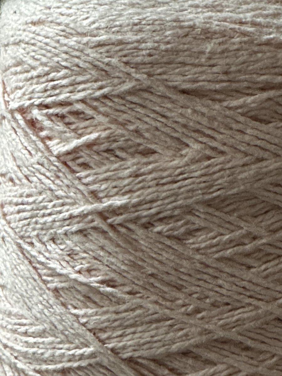 12月11日 イベント1日目。会場内の蚤の市には人だかり。もちろん私も