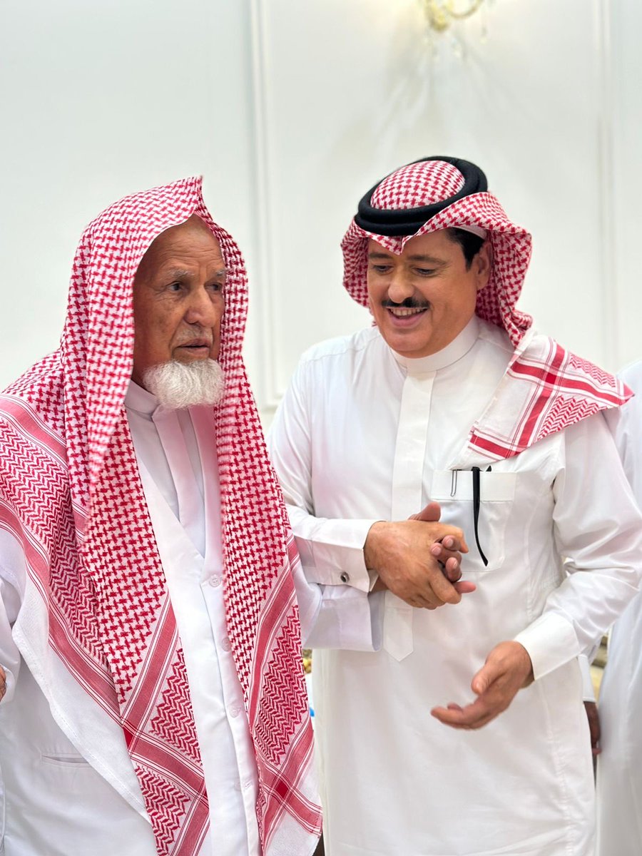 عسى الله يعوض خير فالراهي الحلحيل  
            كريم السجايا و الزحـل علي ابن برغش 
من اللابة اللي فالقسى يعـدلون المـيل  
            ووقت الرخى مثل الحيا لاهما و  ارهش 
الى نش غيره  فابن برغش سواة  النيل 
             على كـثر من يردون من جـانبه مـا نش