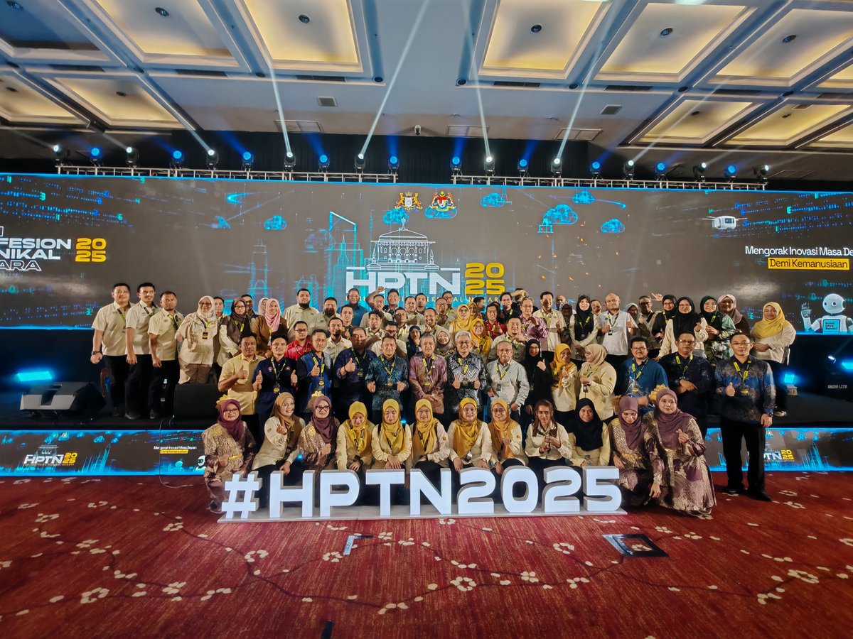 JOHOR BAHRU, 11.12.2025 - Hadir di Majlis Penutup HPTN 2025 bersama warga teknikal negara dan rakan kolaborasi, dua hari penuh kenangan dan inspirasi. Profesion teknikal terus memacu masa depan —infrastruktur lestari, generasi muda kompeten, impak nyata kepada rakyat.