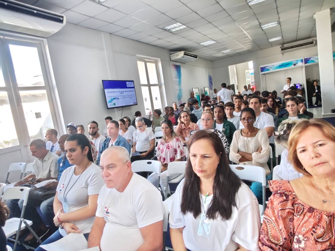 El DrC. Omar Correa Madrigal, Presidente de la Unión de Informáticos de Cuba imparte la conferencia magistral que da inicio a TECNOPINAR 2025, titulada "La Gobernanza de la Inteligencia Artificial. Consorcio IA Cuba."

#UICPinarDelRío
#TECNOPINAR2025
