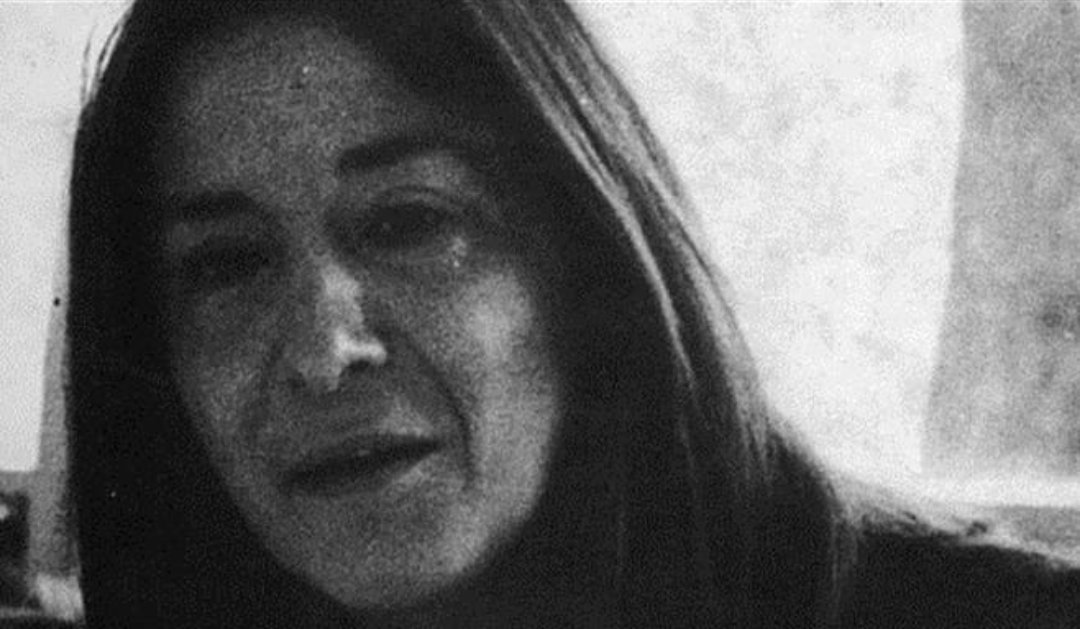 Tek bir kelimeden binlerce anlam çıkardığım günler de oldu, yazılan uzun cümleleri görmezden geldiğim günler de. 

İnsanlara inanmaya çalışmaktan yoruldum.

Tezer Özlü