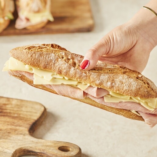🇫🇷🇬🇧🥪 FLASH | Le Royaume-Uni impose de nouvelles restrictions alimentaires à bord des trains Eurostar et interdit d'y manger… un sandwich "jambon-beurre" ou au fromage. Les autorités veulent lutter contre la fièvre aphteuse.