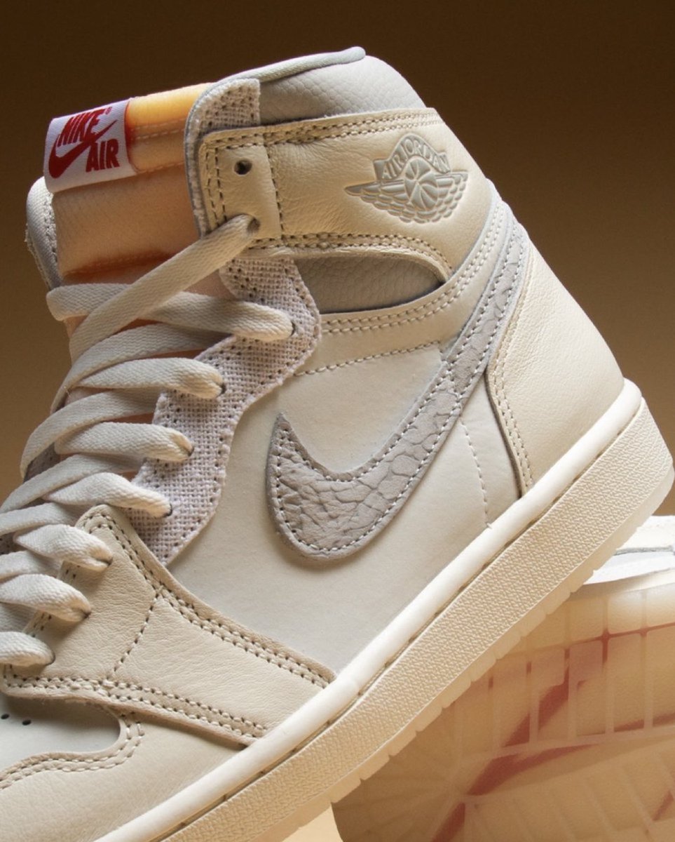 SNKR_TWITR tweet media