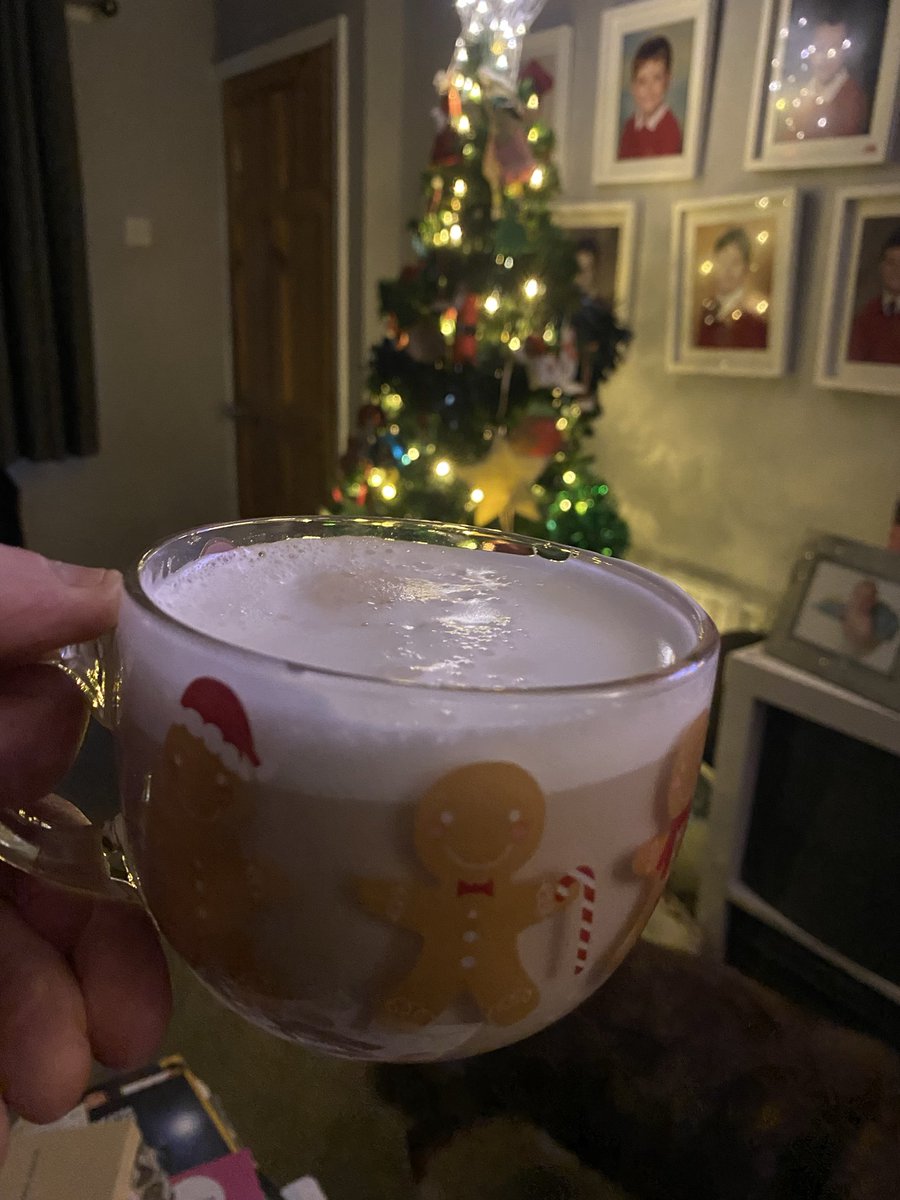 Day off work finally out the tree up, 🎶it’s beginning to look like Xmas🎶