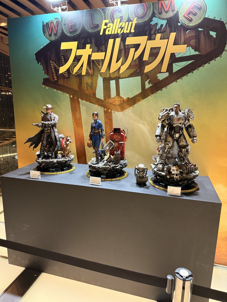 今日のシーズン2試写会の入口にあったフィギュア売られるらしい 欲しい