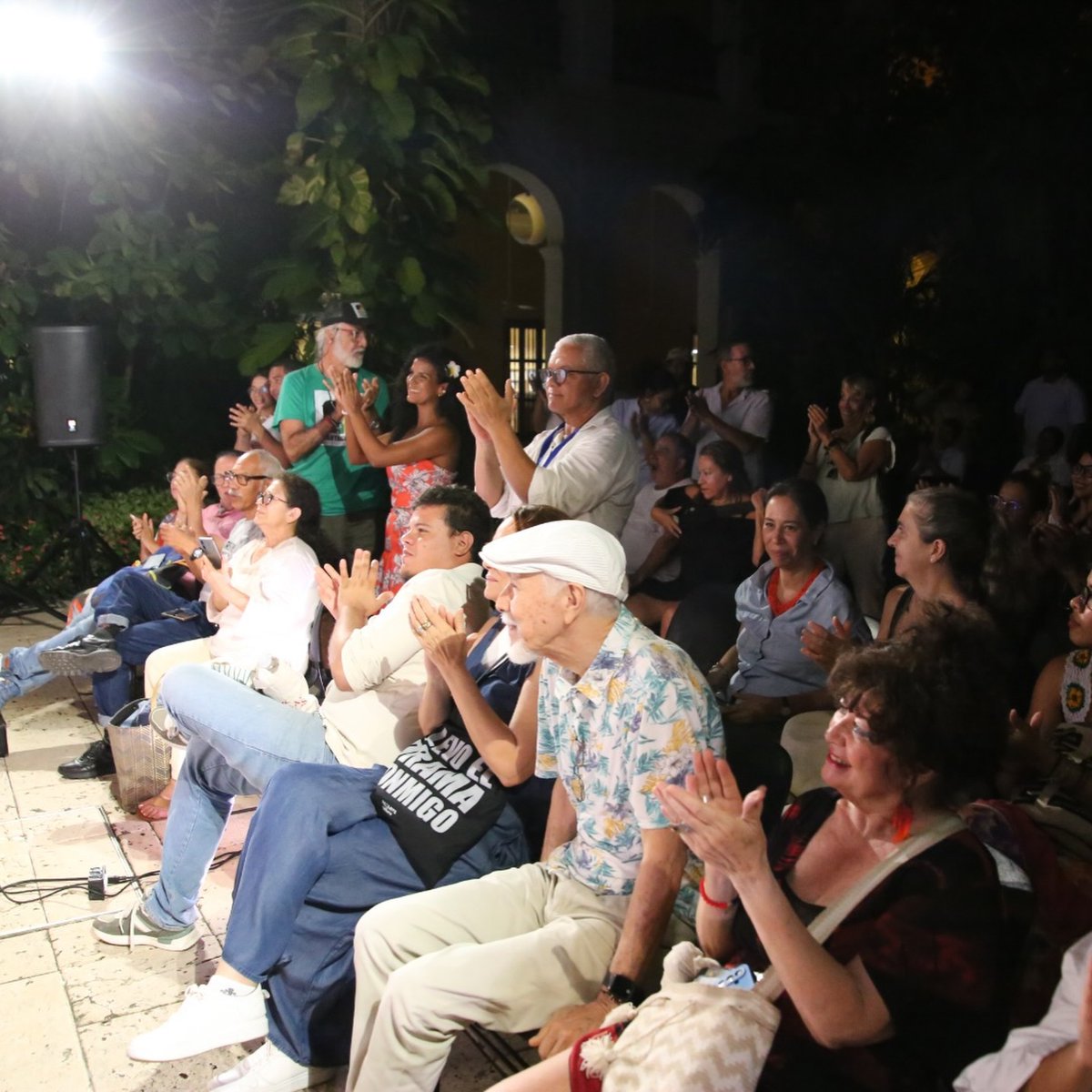CFCECartagena's tweet photo. 📷 Escenas de la puesta en escena “Sobrevivientes”, interpretada por Casa Teatro Cofradía, que se presentó ayer en el @CFCECartagena.

📷 Una adaptación libre de la novela “En Diciembre llegaban las Brisas”, escrita por Marvel Moreno.

#CooperaciónEspañola #Formación #Cultura https://t.co/n20OP7kwcQ