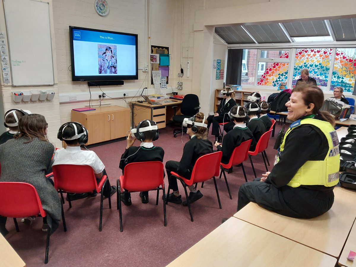 Oldbury PCSOs working alongside partnership officers, delivered an engaging knife crime awareness session at Lightwoods Primary Academy (KS2) using VR headsets to provide a realistic and impactful learning experience.
#KnifeCrimeAwareness #VRLearning #SaferCommunities