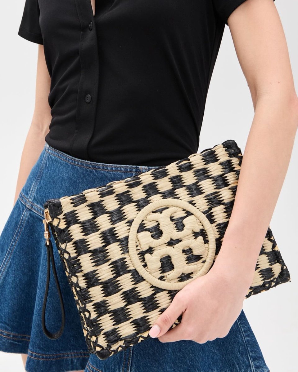 Tory Burch 

765 بعد الخصم 🪄

شامل التكاليف✔️