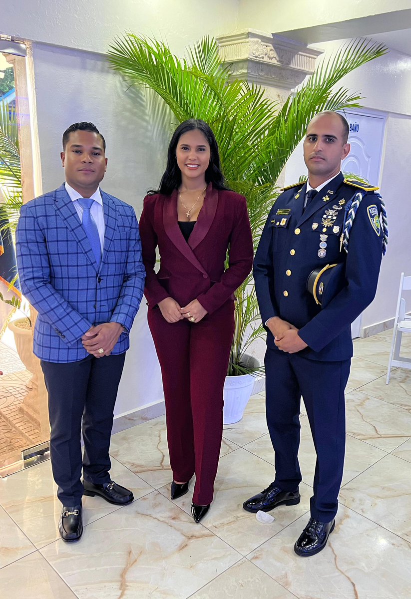 Representando la Cuadragésima promoción de cadetes de la Policía Nacional.