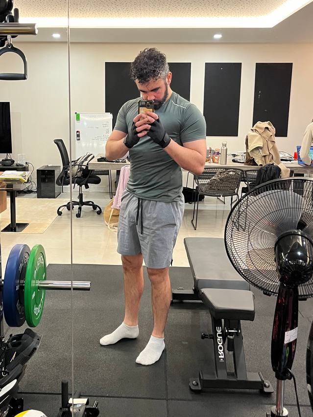 Hoy es mi 🏋️♂️ ANIVERSARIO
Comencé a levantar pesas hace exactamente 6 años hoy.
En ese momento yo estaba súper del