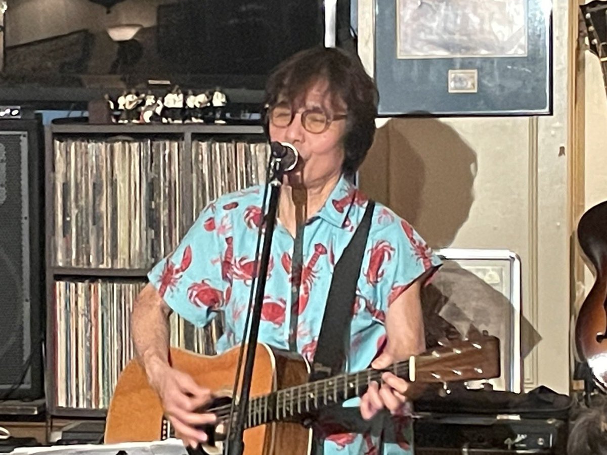 MitsusatoFulta's tweet photo. 今夜Bayou Gateに来てくれた、
店に入りきれないくらいの皆さん、
どうもありがとうございました!
心より感謝します。
有ちゃん、改めて開店20周年おめでとう㊗️
これからも、店も、歌も、頑張ってや、俺も引き続き頑張る💪
またね✌️
#BayouGate
#古田光郷
#上田有 https://t.co/aOSMUDbtku