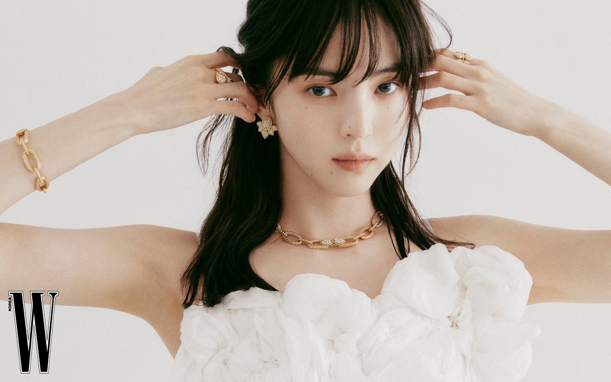 sohi's tweet photo. ❪ 12화, ❫  Let the winter wind scatter my sadness like snowflakes. Even not appear in Frozen, I remain Seoul’s own Snow Princess { 텔레비전에서.. }, one who reigns with a quiet purity, soft and bright as drifting snow. https://t.co/aNlqsNfYYs