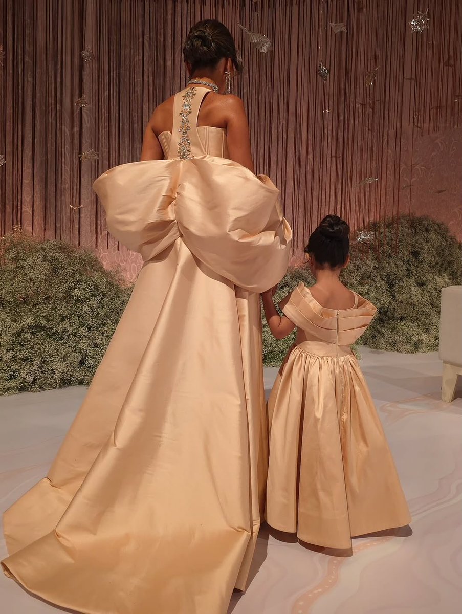 ClassSaudi's tweet image. Like mother, like daughter. Both stunning🪄!