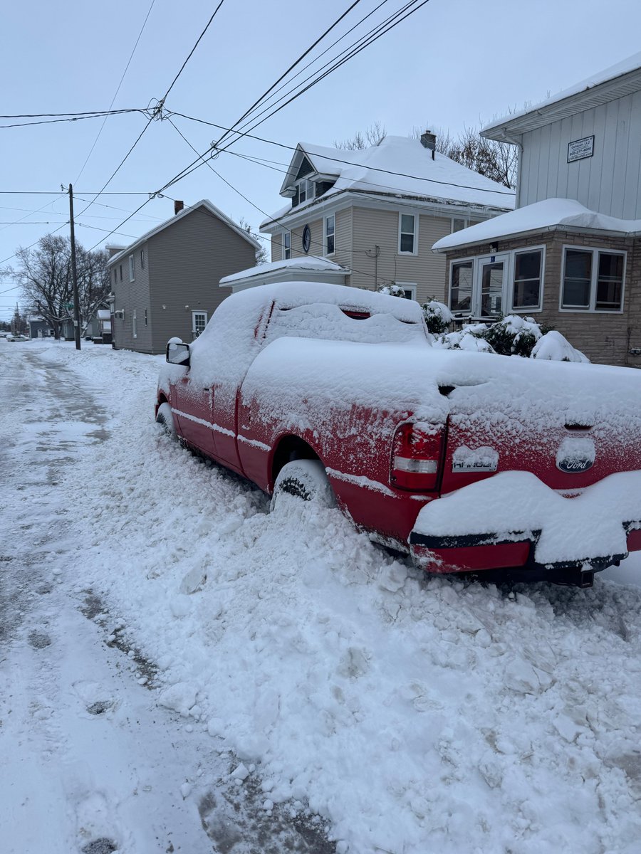 December Recruiting Visits ... #O2HVE6AS feelin' a lil icey! Shoutout <a href="/Sergott71/">Eli Sergott</a> and <a href="/CoachJBRob/">Jack Robinson</a> for their work on the communal coffee machine. 

#Percolator #12