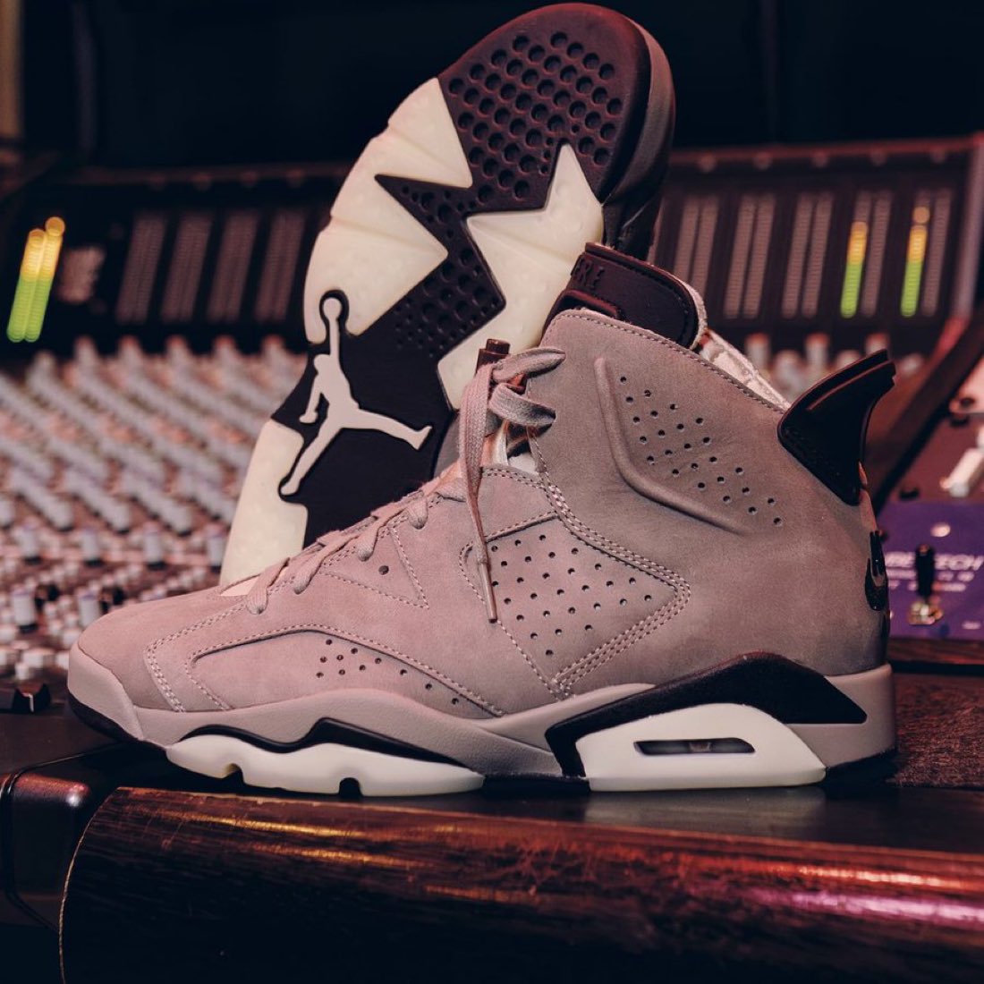 SNKR_TWITR tweet media