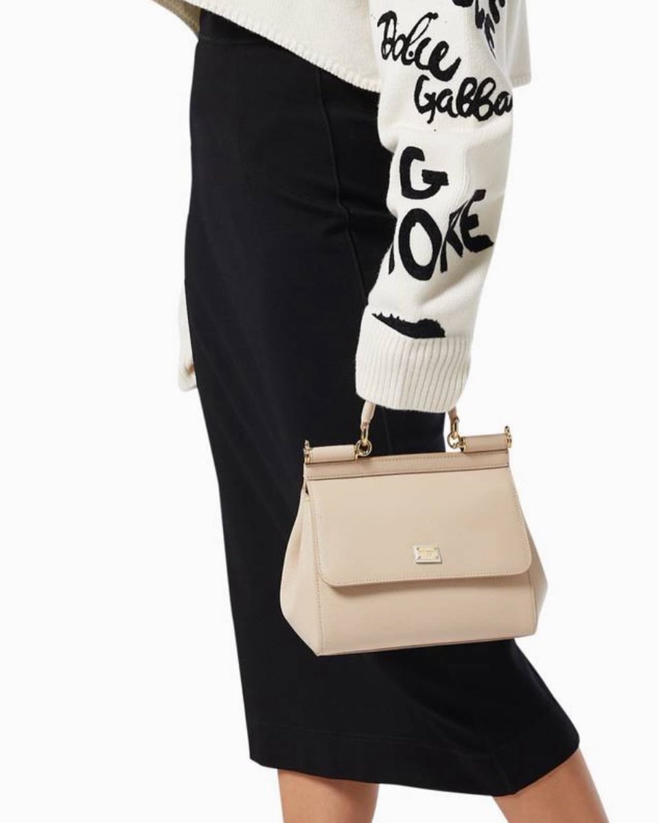 Dolce &amp; Gabbana 

4500 بعد الخصم🪄

شامل التكاليف✔️