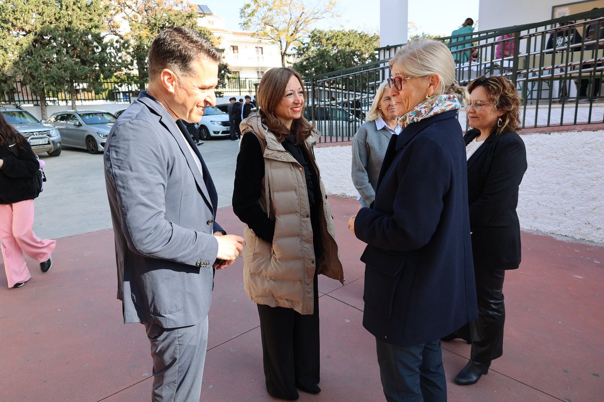 🧑‍💻 La Junta destina 30,5M€ a los centros educativos de la provincia para la transformación digital de las aulas.

Nuevos paneles interactivos, ordenadores con micrófonos integrados, gafas de realidad virtual o impresoras 3D son algunas de las nuevas dotaciones.